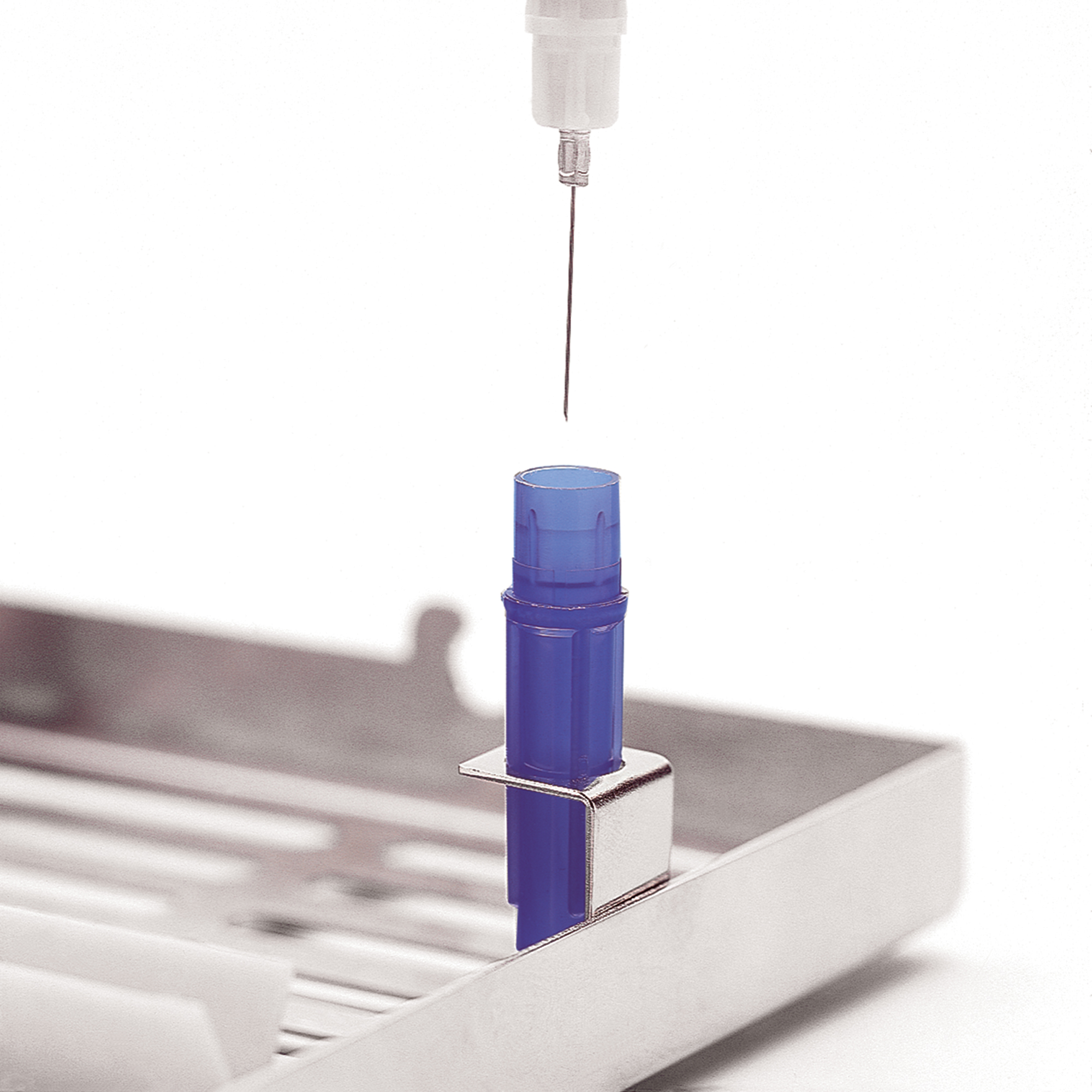 IM1004__im1001_im1003_needles_cap_holder_h1_rgb_1